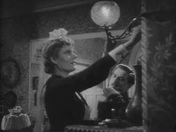 煤气灯下,探寻历史变迁中的生活轨迹